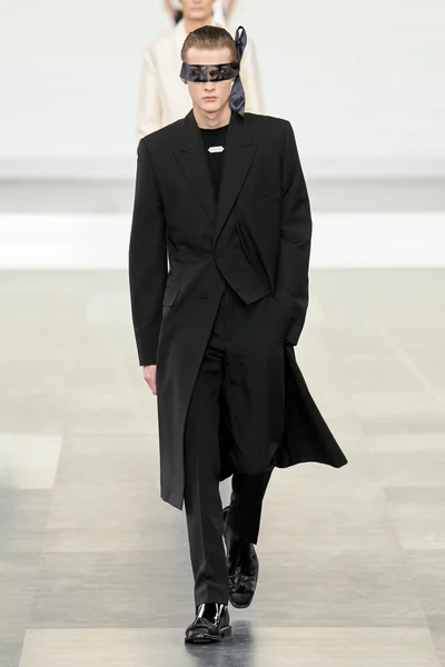 Look 16